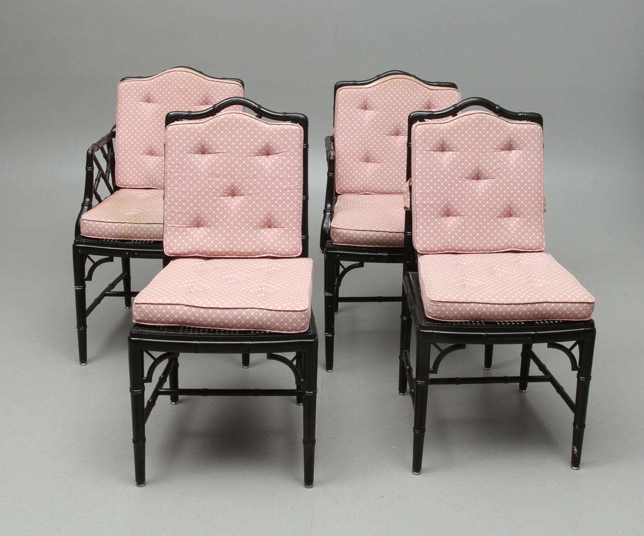 KARMSTOLAR 1 par samt STOLAR 1 par, bambuimitation, 1900-tal.