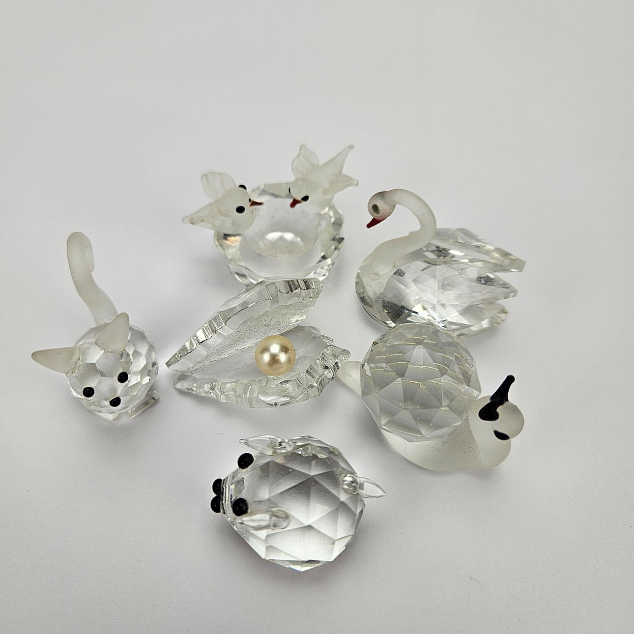 Et sæt med 6 miniaturer, krystal, dyr.