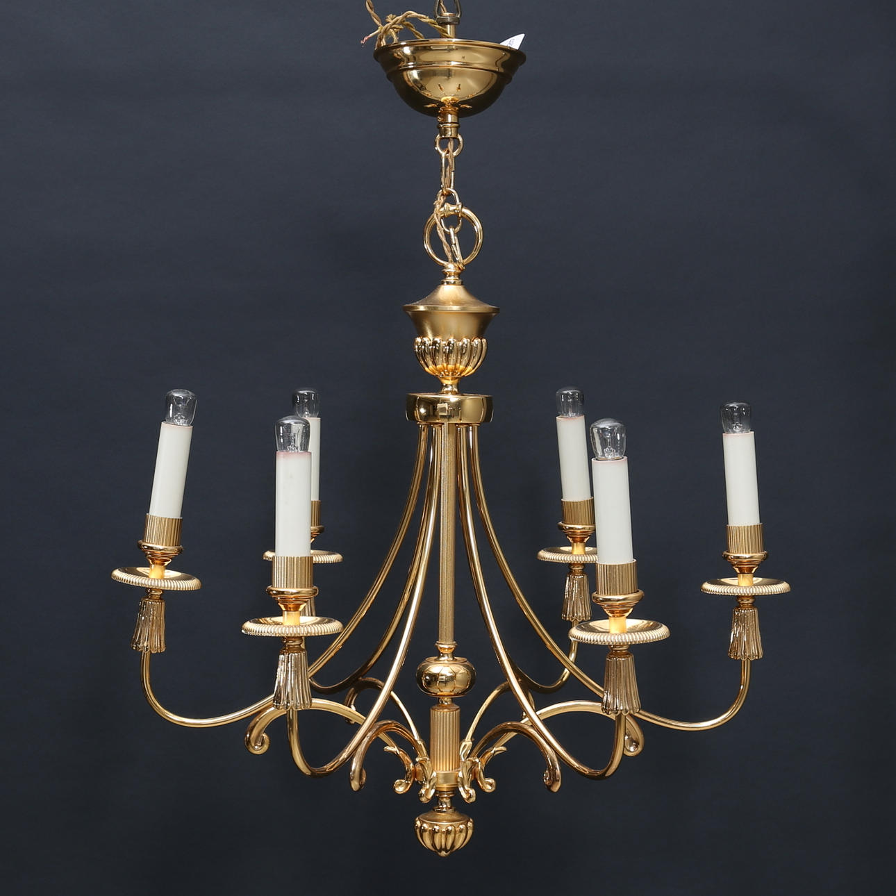 LJUSKRONA, gulmetall, etikettmärkt Sciolari, Roma, 1900-talets andra hälft.