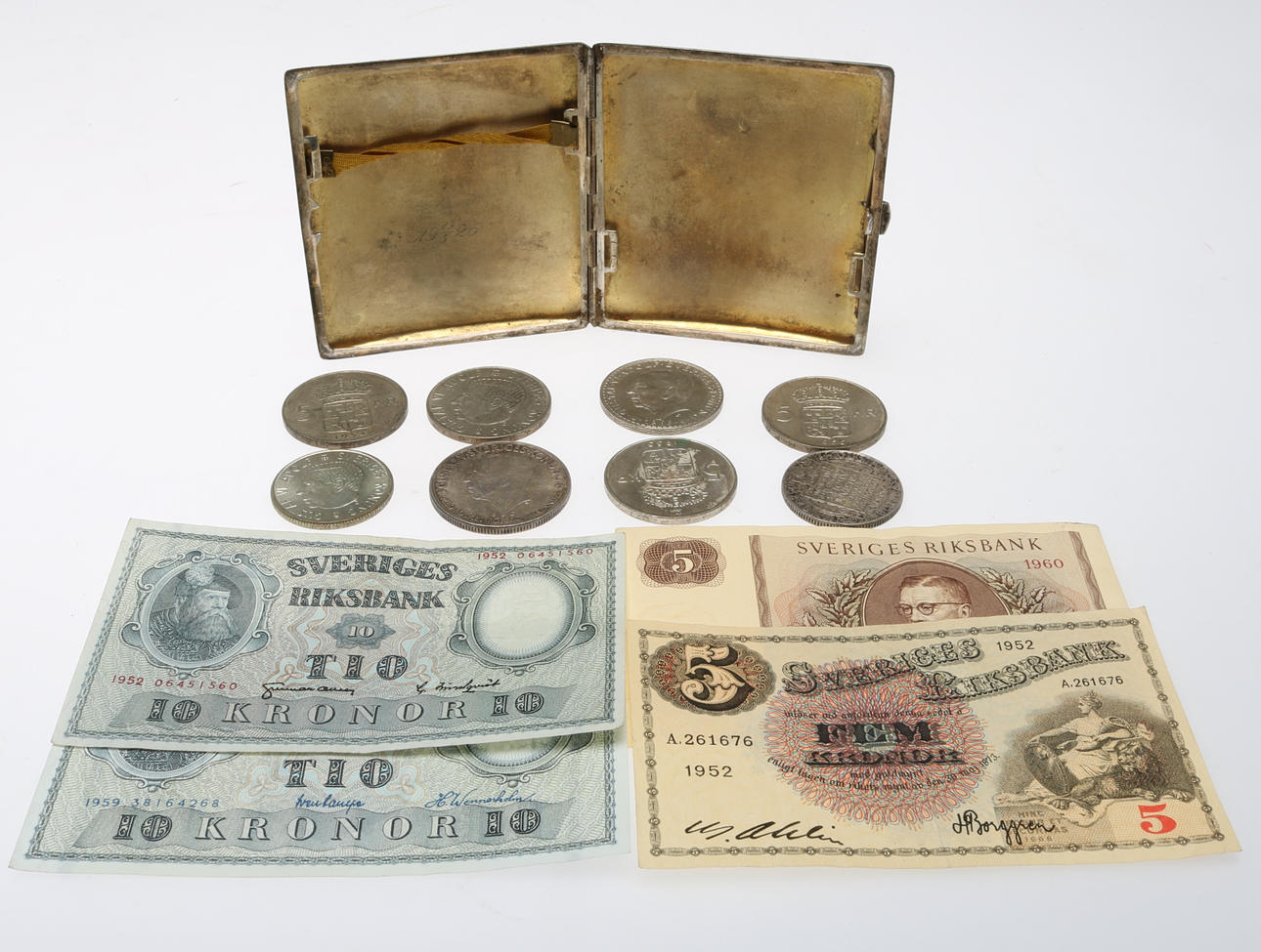 SILVERETUI samt MYNT och SEDLAR.