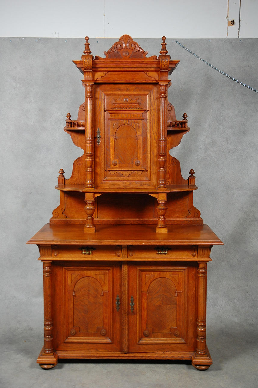 SKÅP, rikligt skuret, 1800-tal.