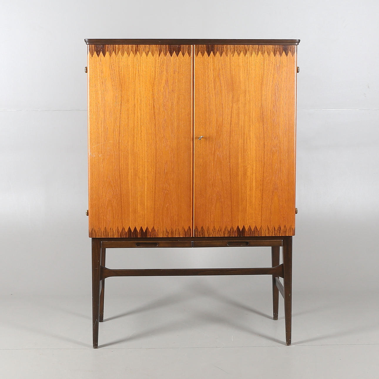 SKÅP, fanérat trä, möjligen Abra Möbler, 1900-talets tredje kvartal.