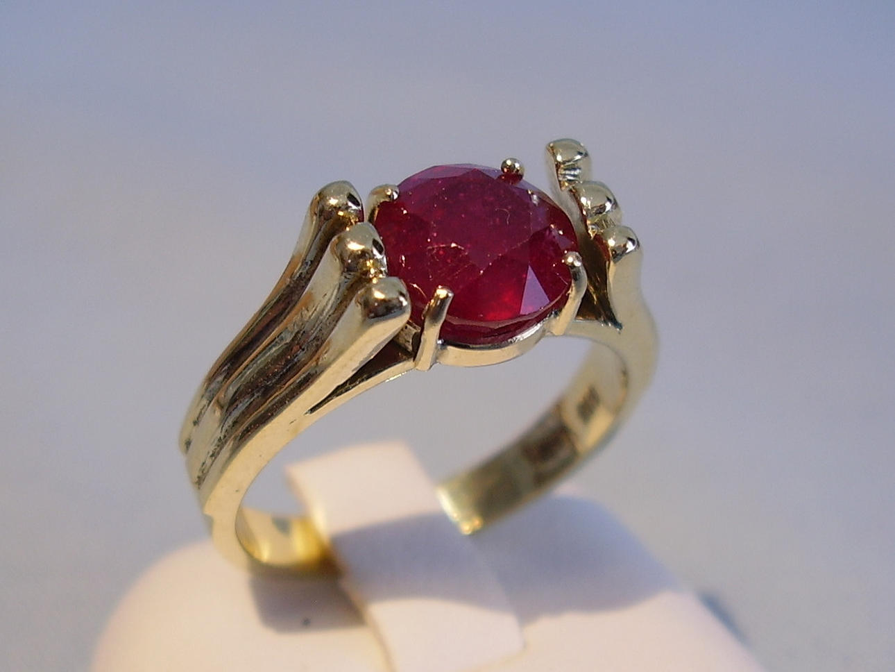 RUBINRING GULT GULD 14 KARAT.