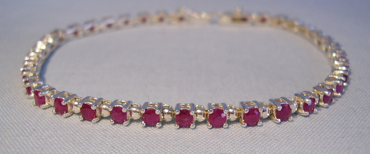 RUBIN RIVIERE ARMBAND silver.