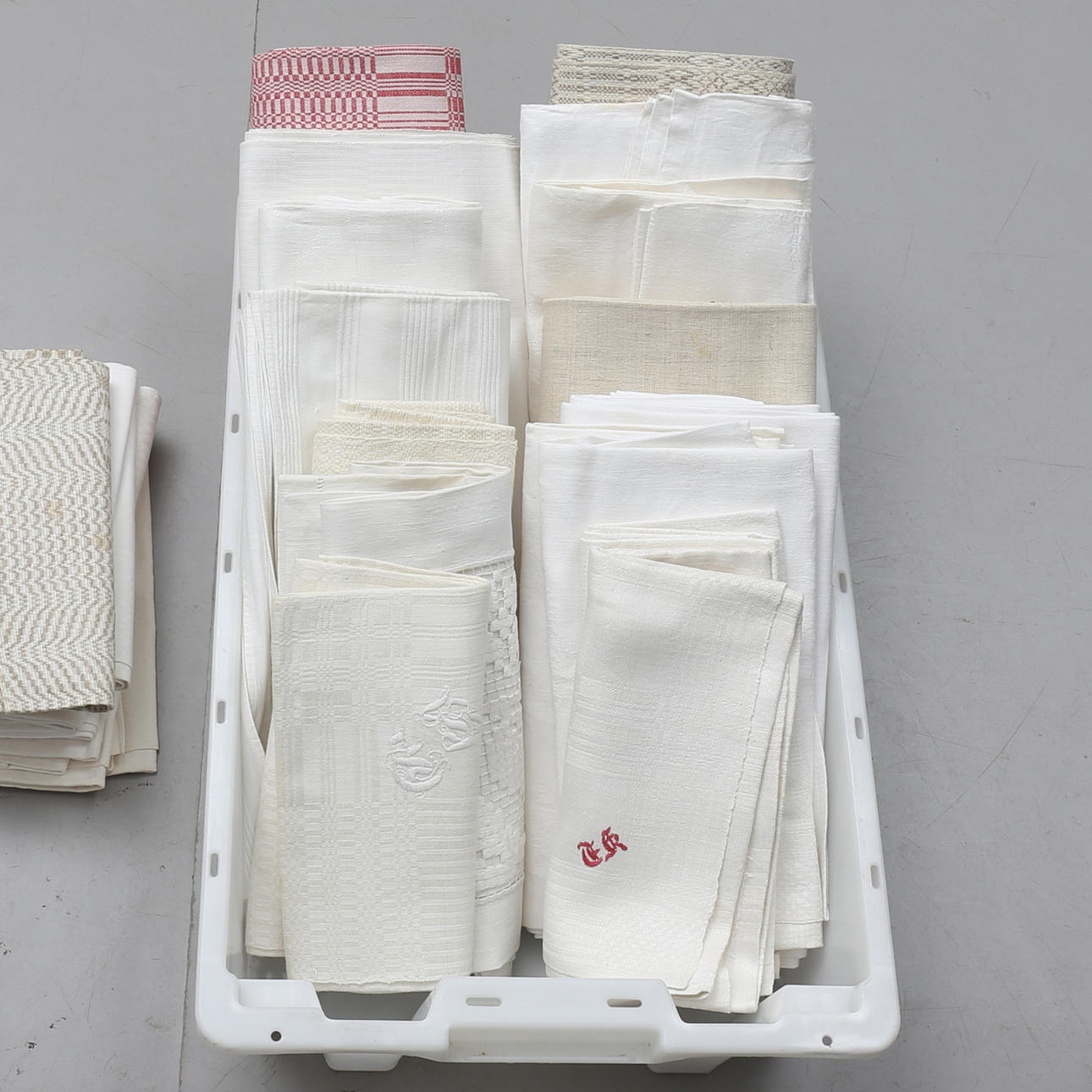 LINNEDUKAR, stort parti, 1900-tal.