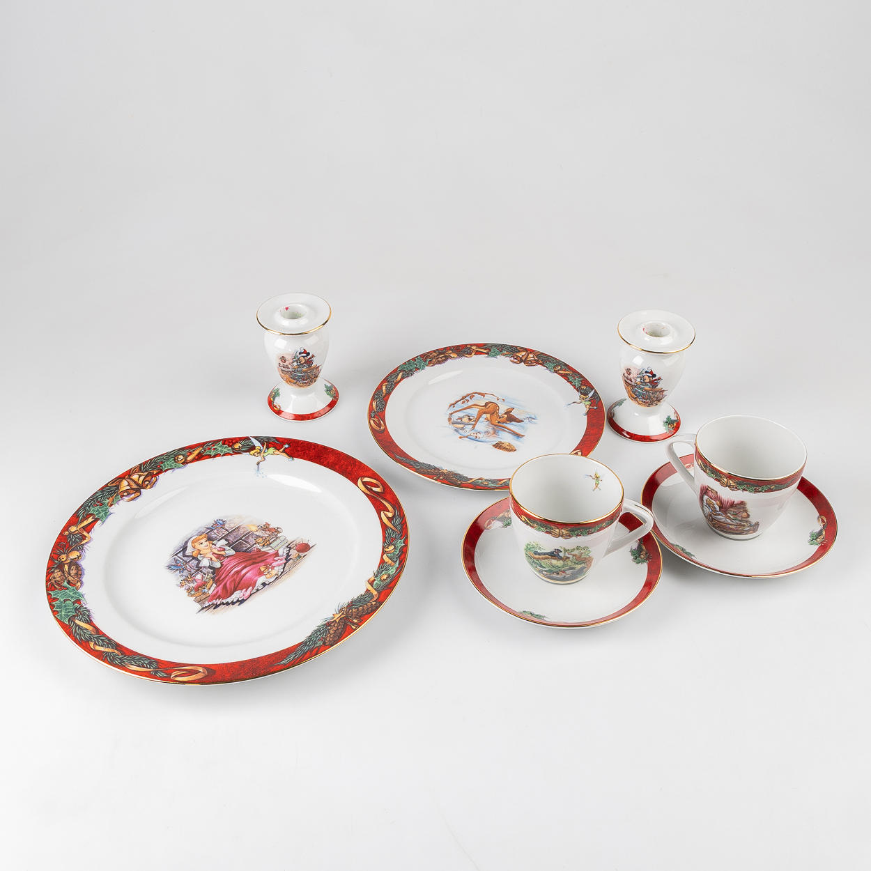 STEFAN LINDAHL. Christmas tableware, “Disney”, 30 pieces, Firefly.