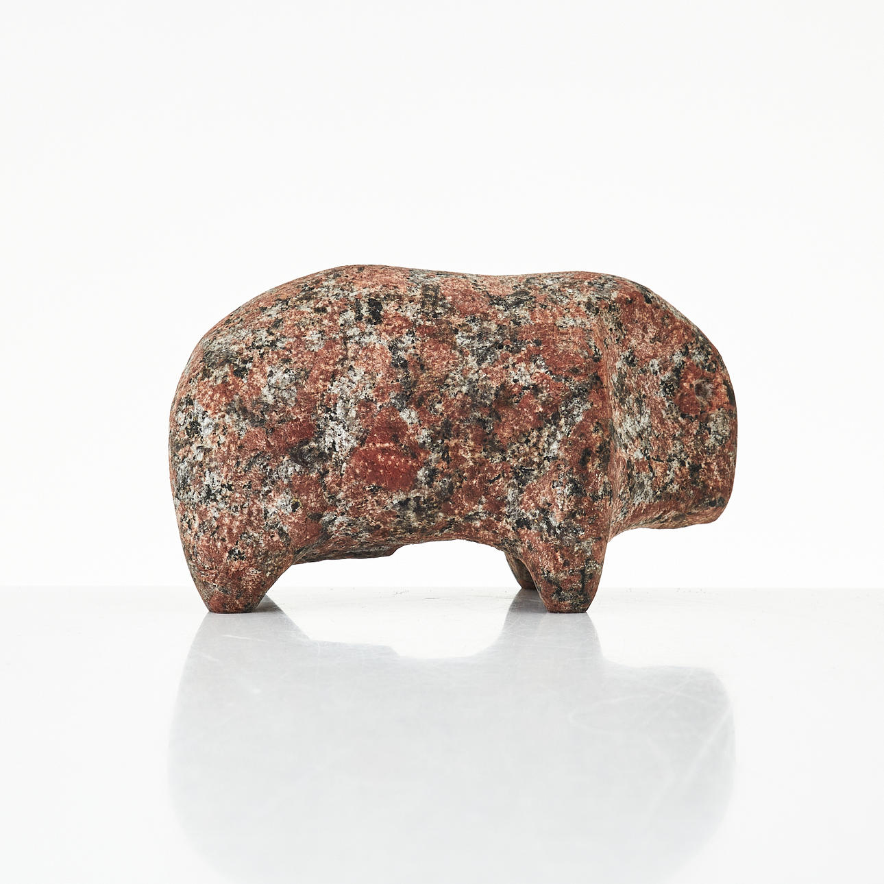 ERIK HÖGLUND. Skulptur, Stier, Granit.