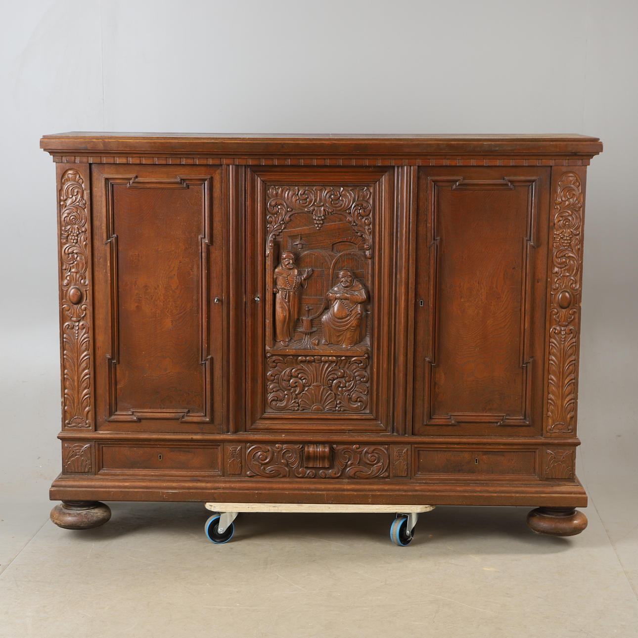 An oak dining cabinet, 1930s/40s.