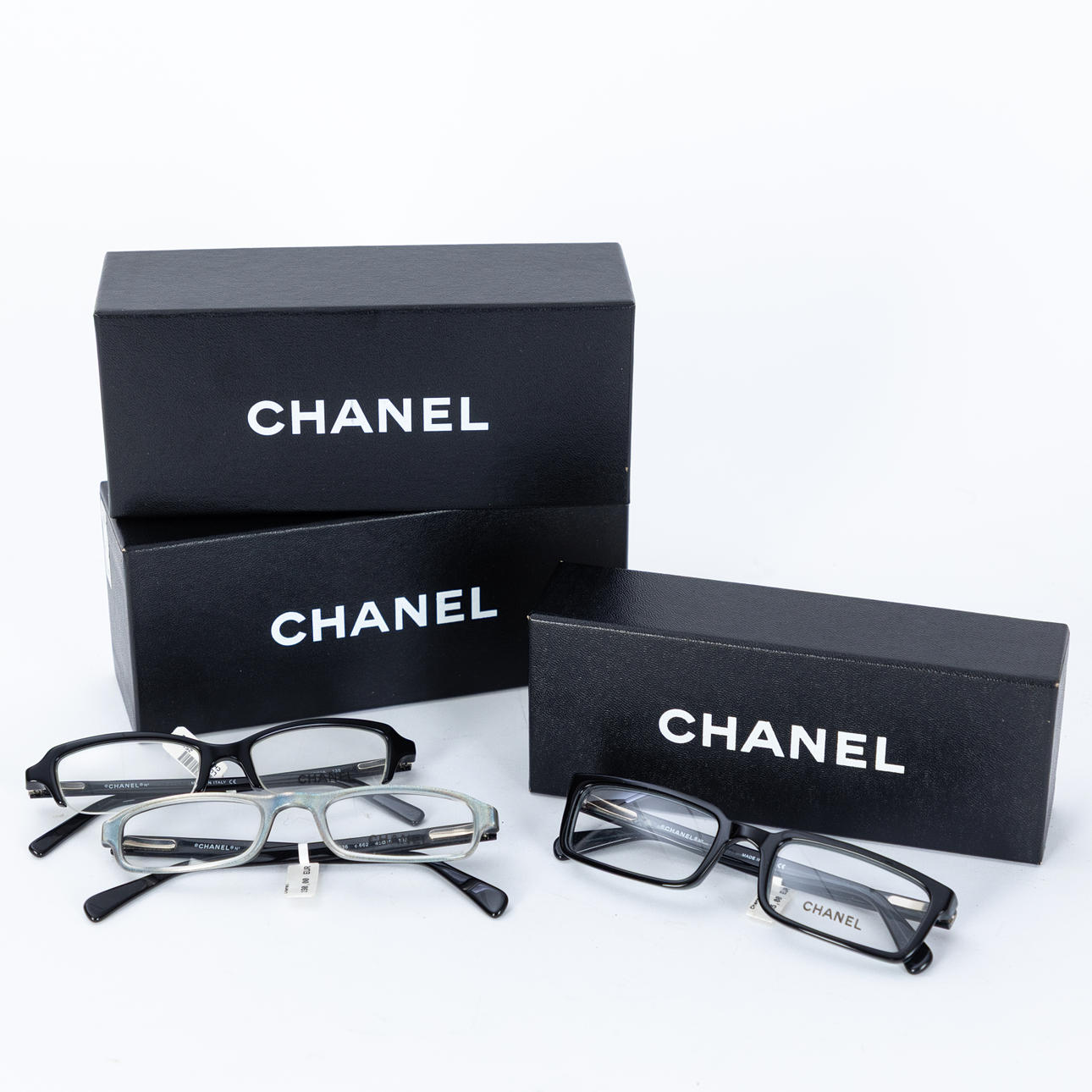 Chanel. Three glasses (3).