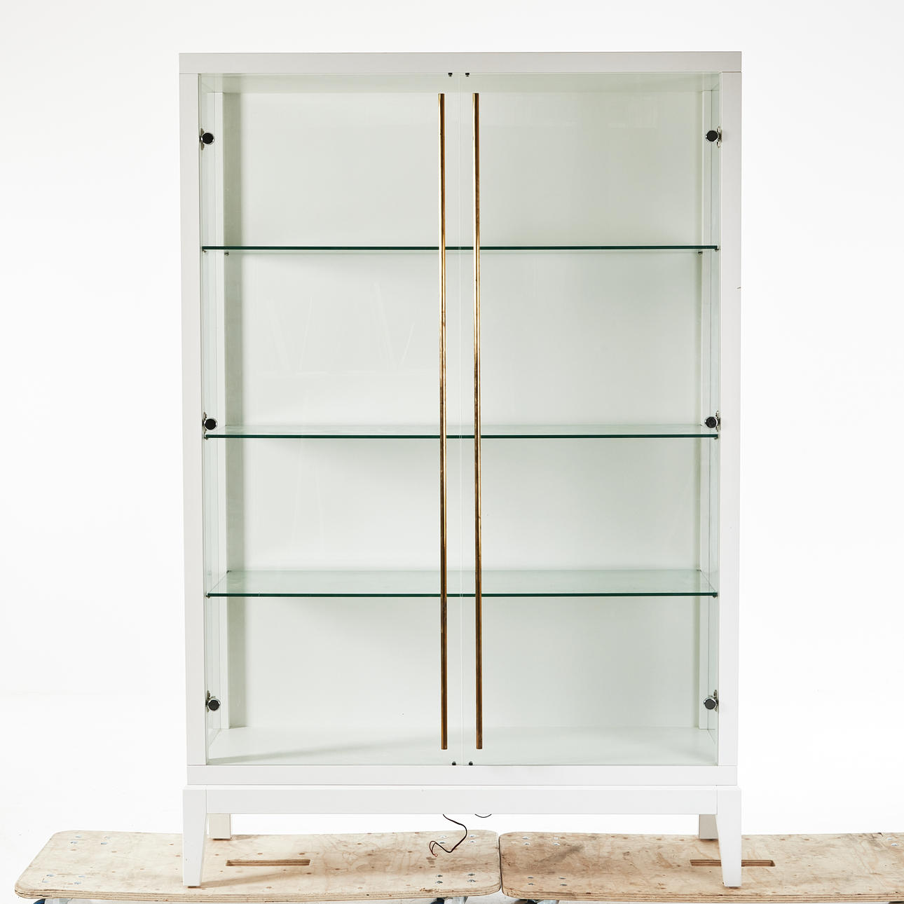 A late 20th century display cabinet.