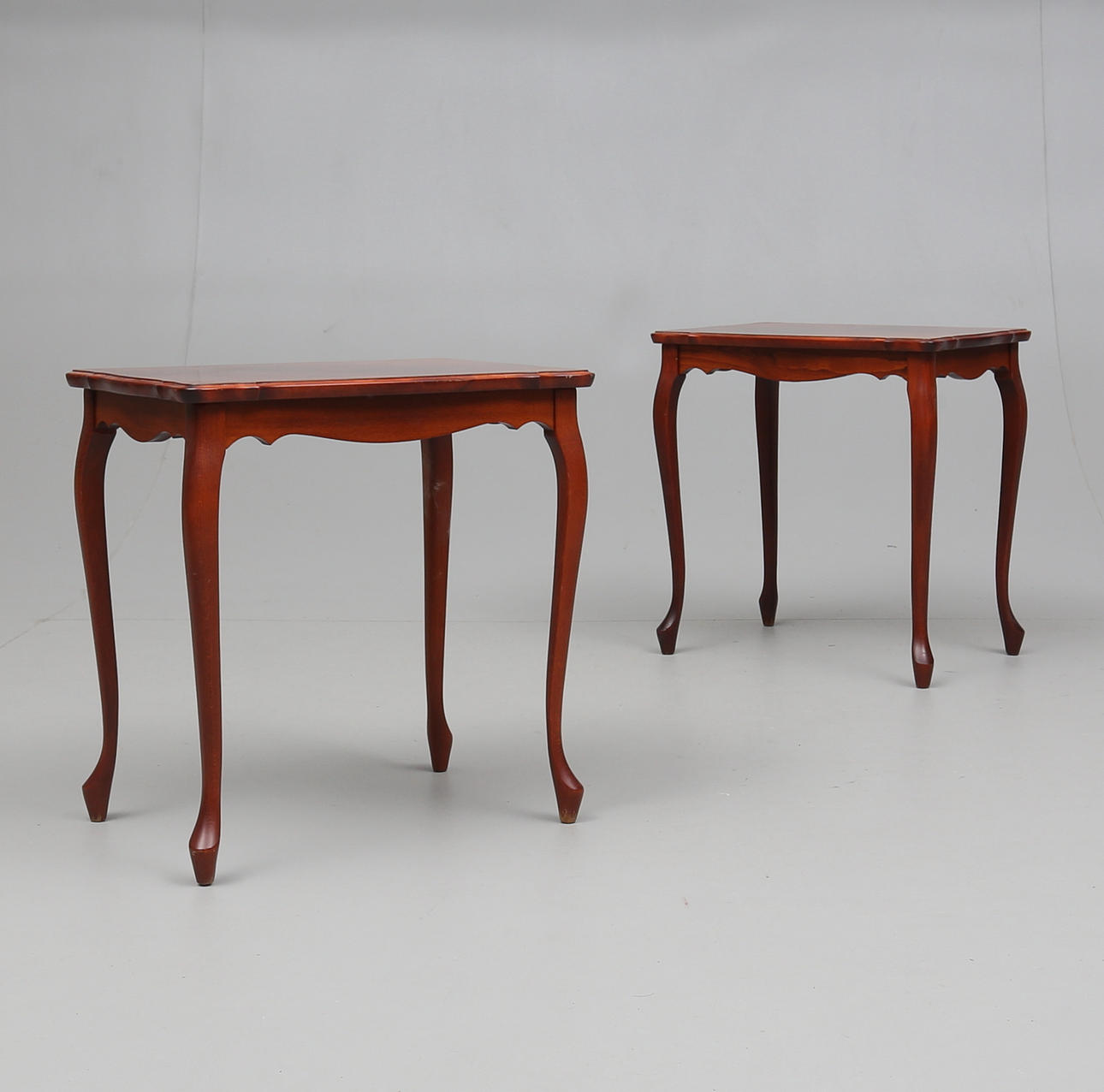 BORD, 2 st, 1900-talets andra hälft.