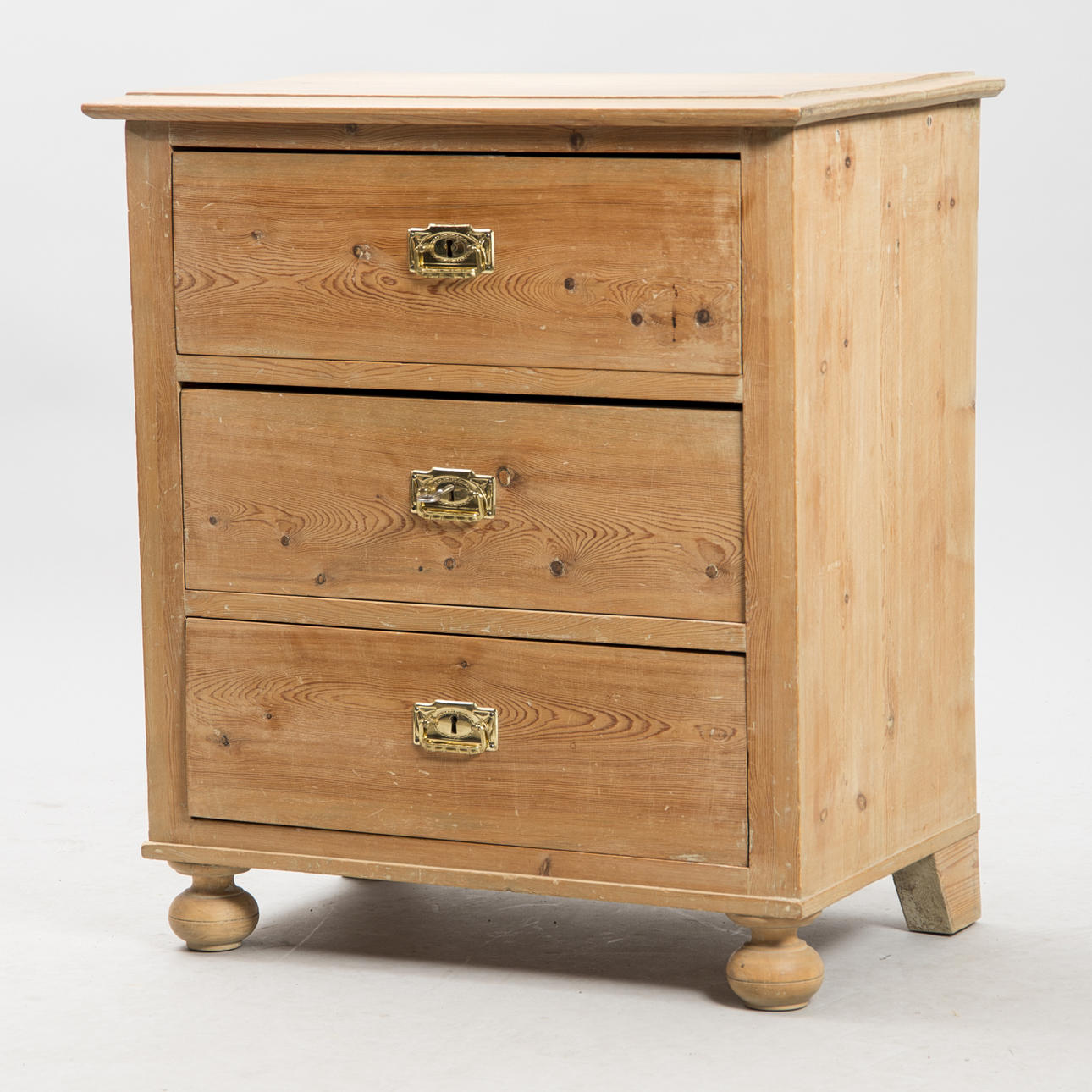 BYRÅ, 3-lådig, fur, 1900-tal.