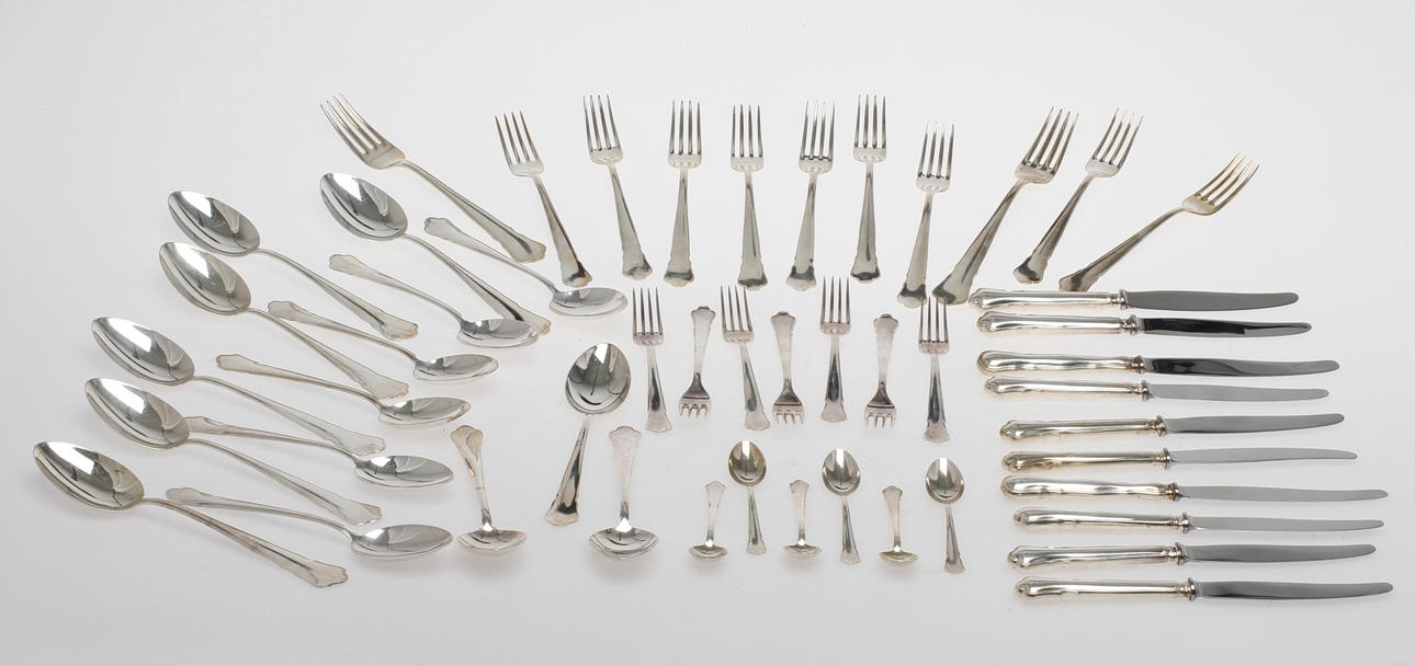 BESTICK, silver, Chippendalemodell, 1900-tal. Total vikt inklusive knivar 1840 gram.