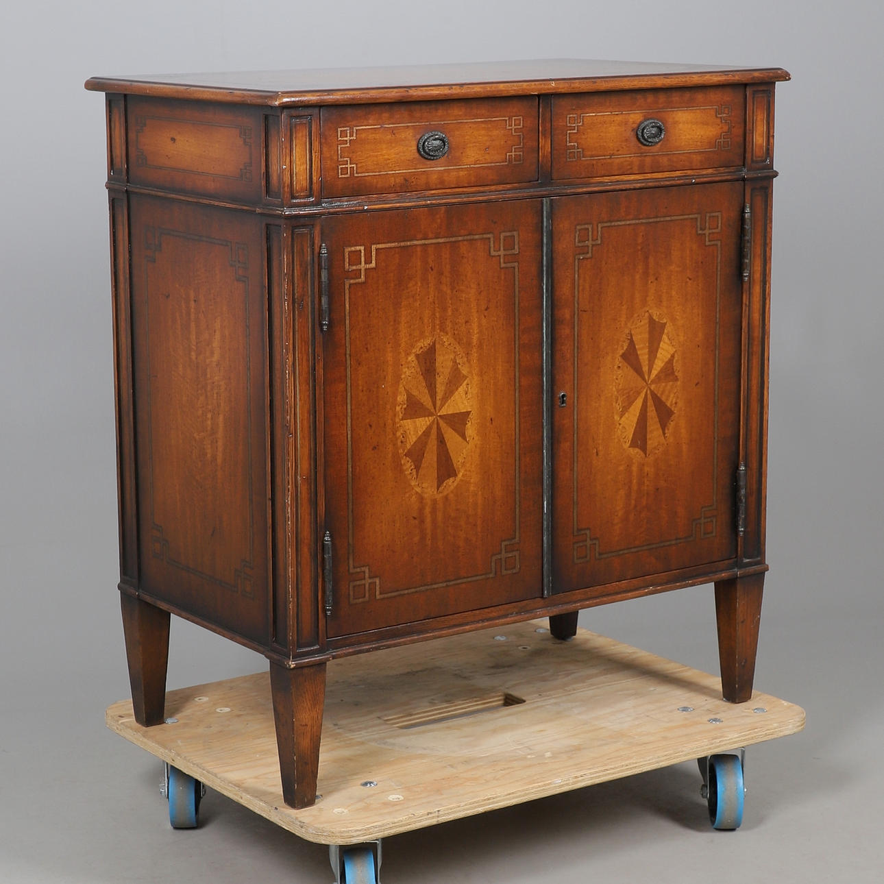 A REPRODUCTION INLAID TWO DOOR CUPBOARD.