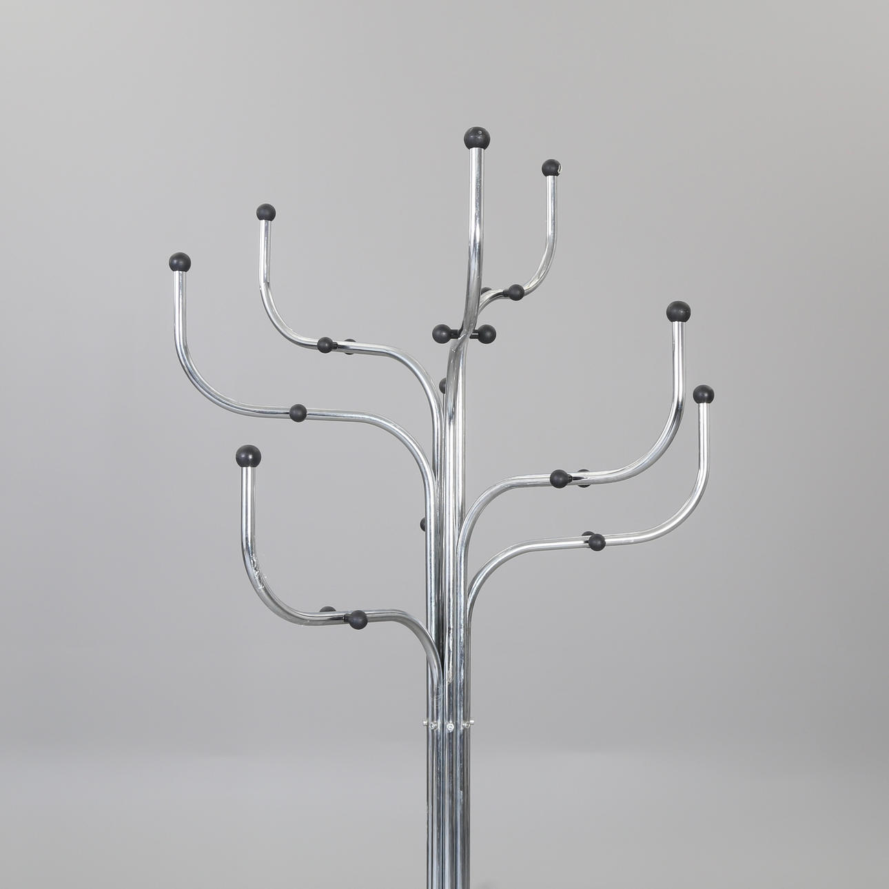 SIDSE WERNER (1931-1989). ”Coat Tree” förkromat stål knapphål.
