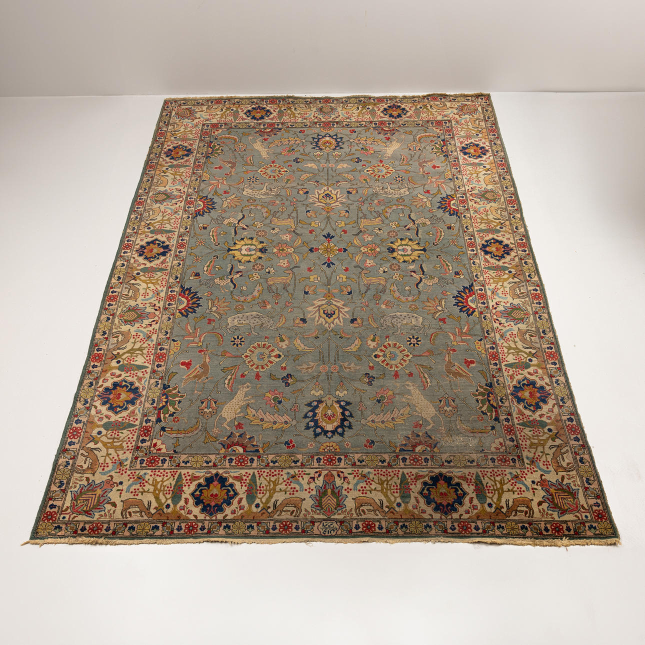 TÆPPE, Tabriz, semi-antik, ca 348x246 cm.