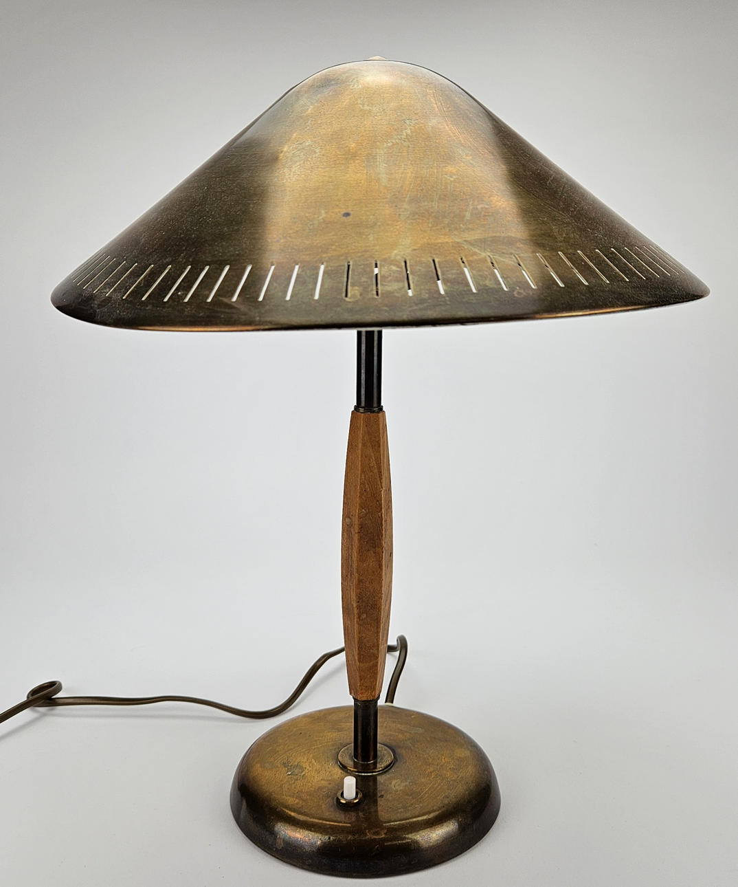 HARALD NOTINI. A table lamp, model 15296, Arvid Böhlmarks Lampfabrik, 1940s.