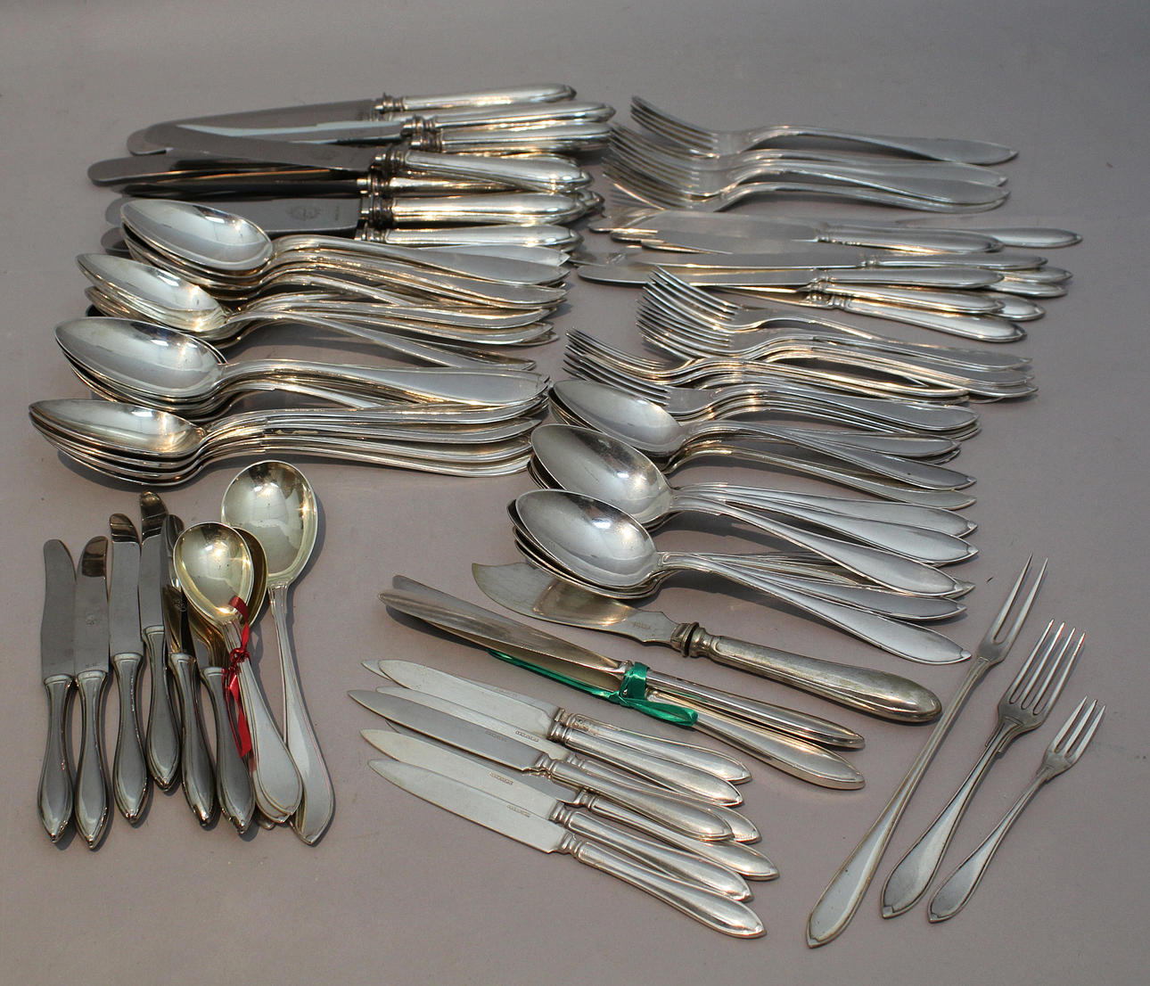 Bestick nysilver (100). Modell Svensk spets.