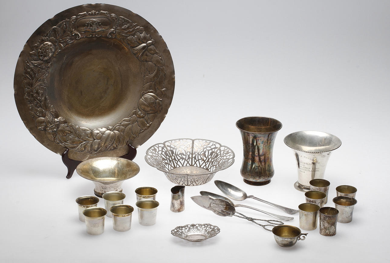 SILVERFÖREMÅL, ca 1760 gram.