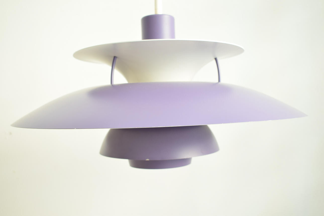 POUL HENNINGSEN. LOUIS POULSEN PH 5 LAMP I LILA, 1900-TAL.