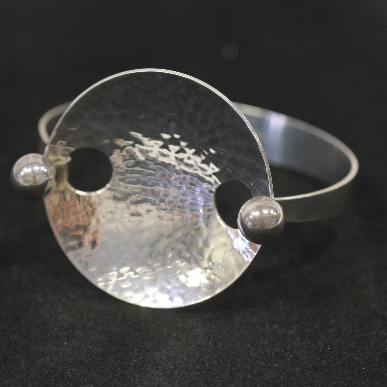 OLOF BLOMBERG. BANGLE, SILVER.
