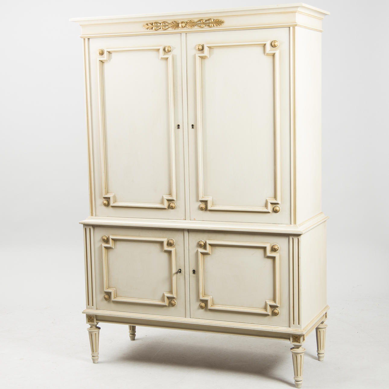 MATSALSSKÅP, gråmålat med förgyllningar, gustaviansk stil, Oscar Edv. Ekelunds AB Virserum.