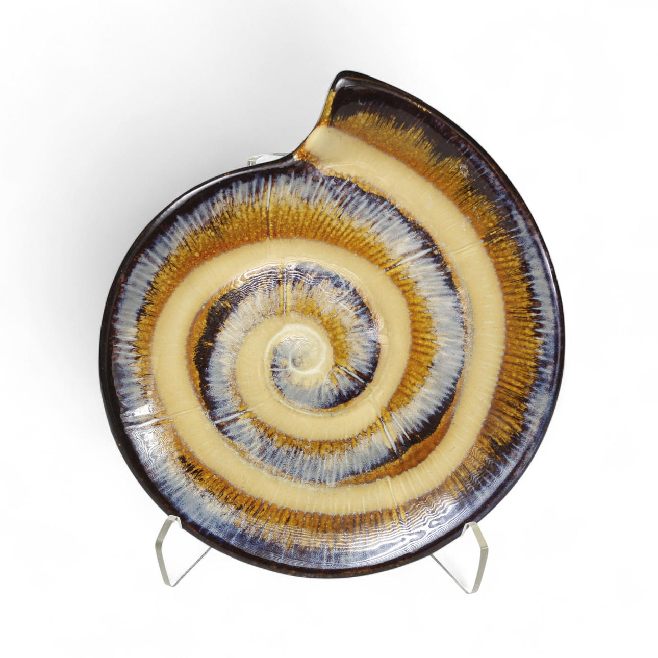 FOSSIL-SHAPED DISH, ceramic, spiral twisted shell shape. Modern manufacturing.