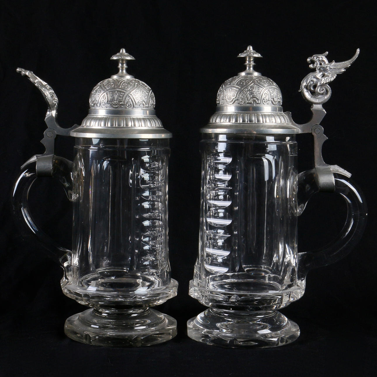 STOP, 2 st. Slipat glas och tenn, Reichs Zinn, 1900-tal.