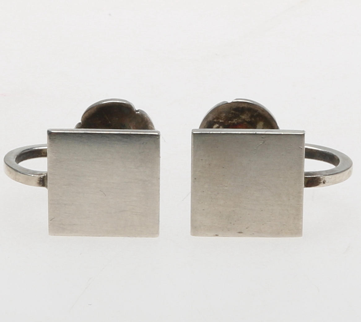 WIWEN NILSSON. Örhängen, 1 par, sterlingsilver, 1936 samt 1948.