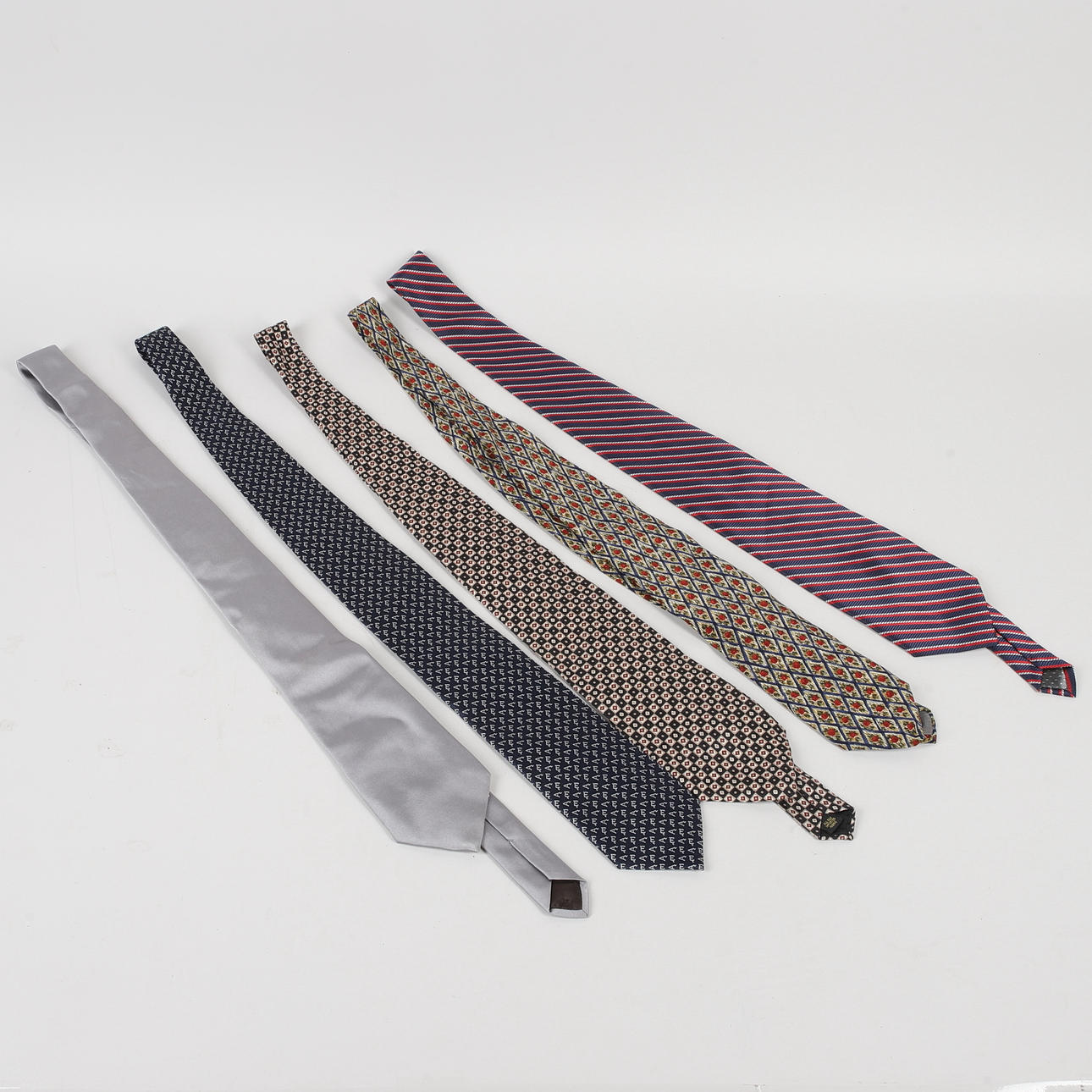 5 silk neckties, including Hugo Boss.