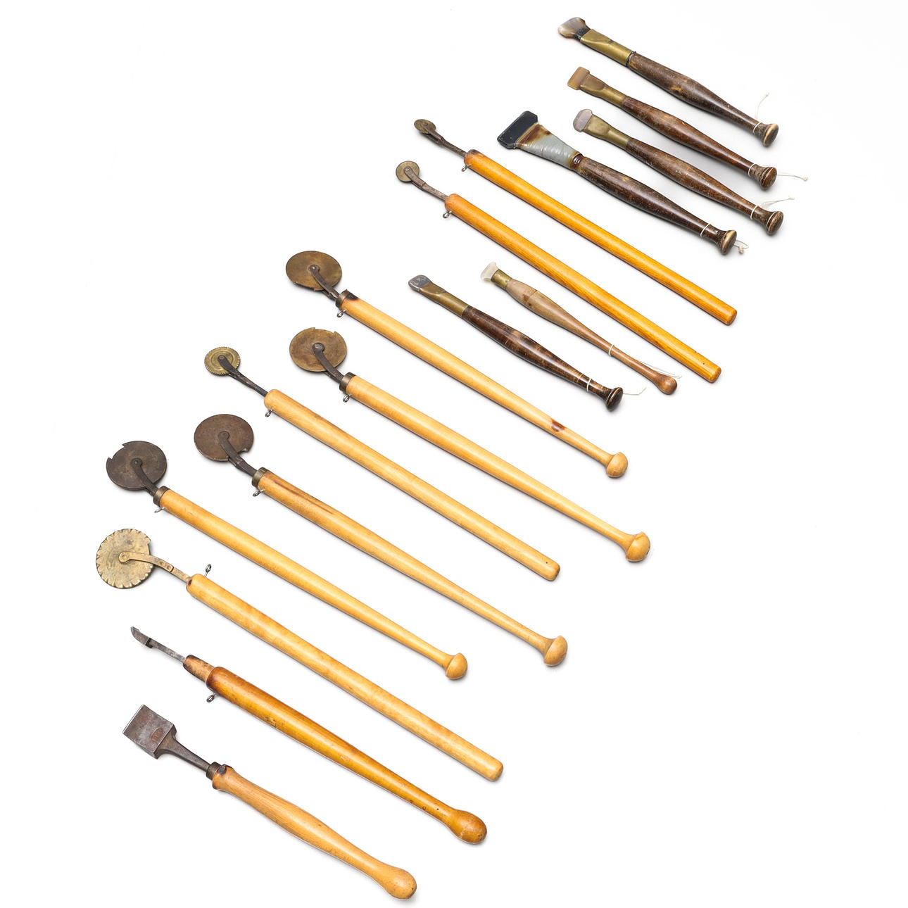 TOOLS/UTENSILS, for bookbinding, 16 pieces.