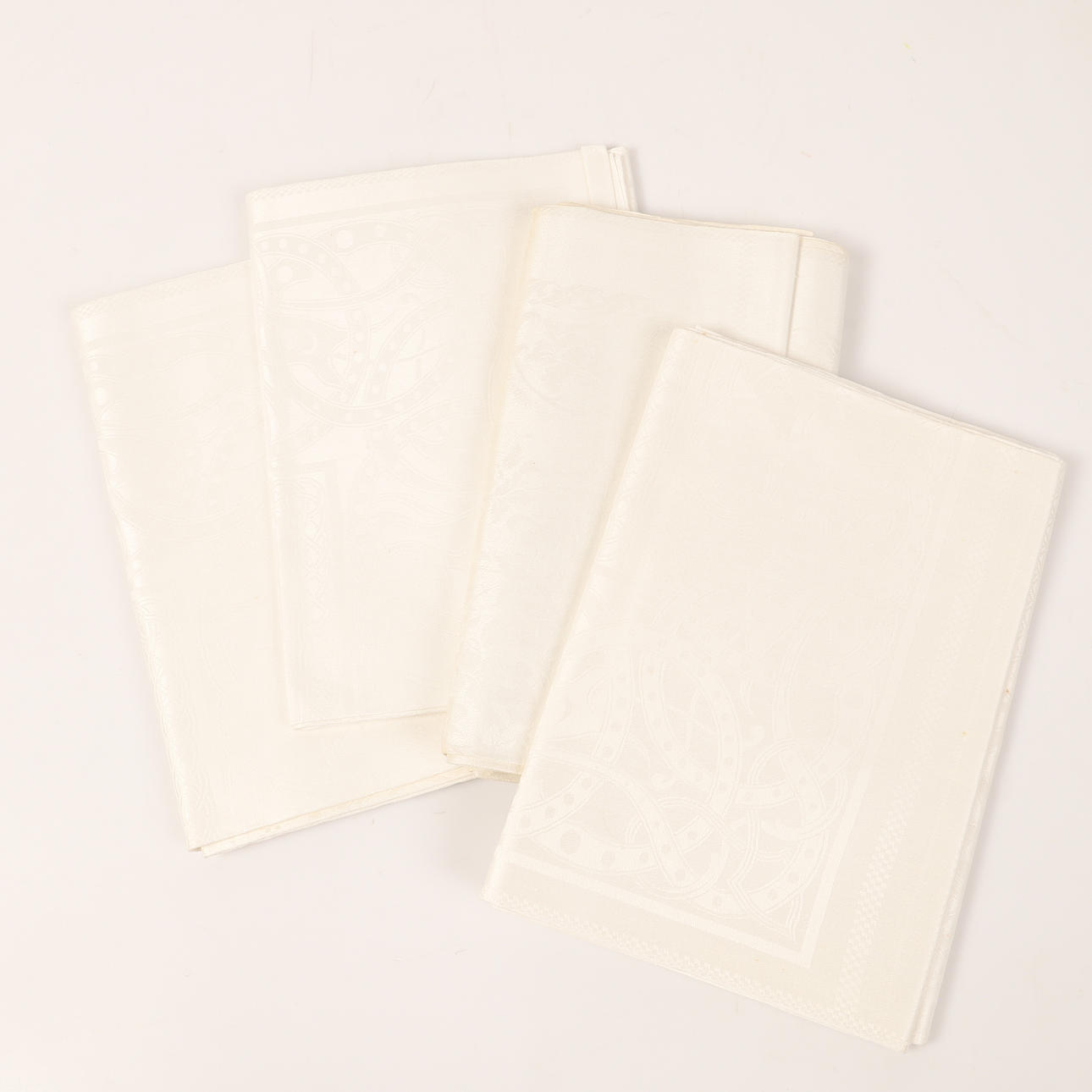 NAPKIN HOLDERS, 4 pieces, linen damask, fl. a dragon pattern, Signe Sohlman, 20th century.