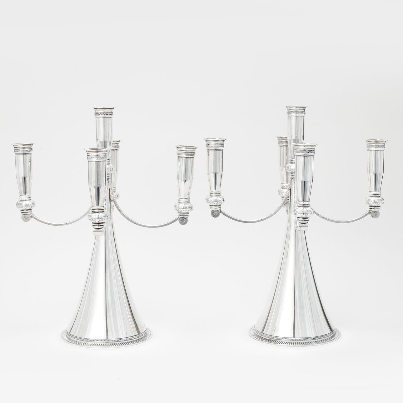 WIWEN NILSSON. Kandelabrar, ett par, silver, "Bysantinska modellen", Lund, 1940.