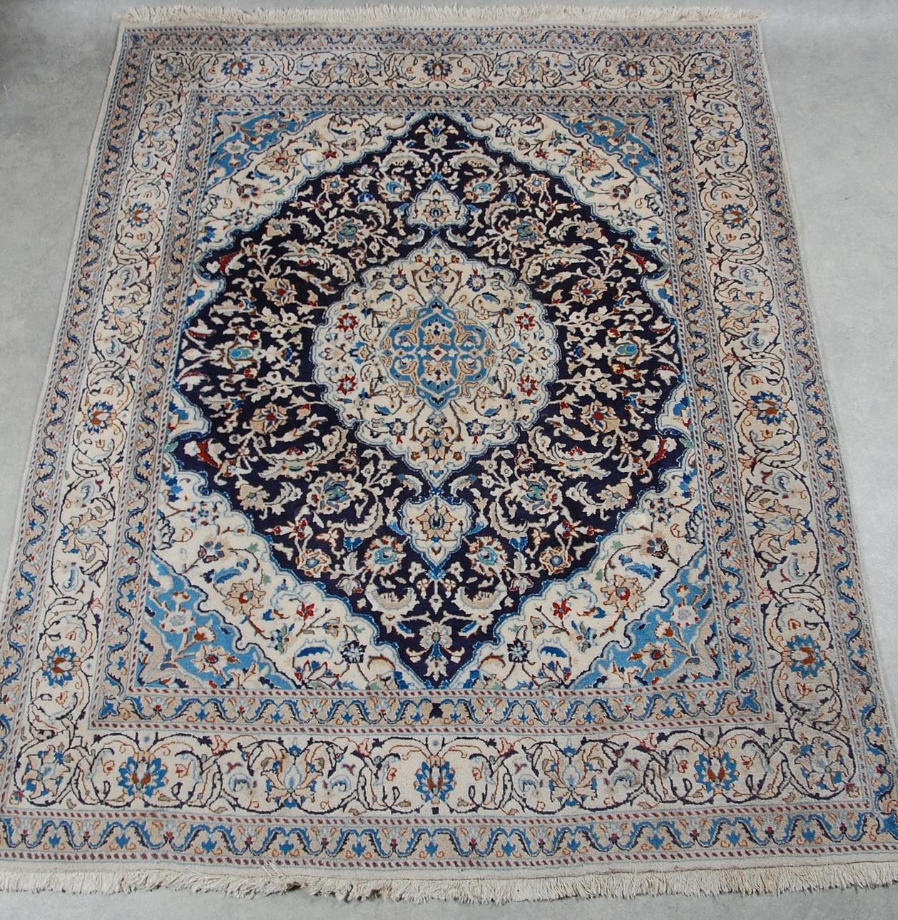 MATTA, Persisk Nain, 240 x 195 cm.