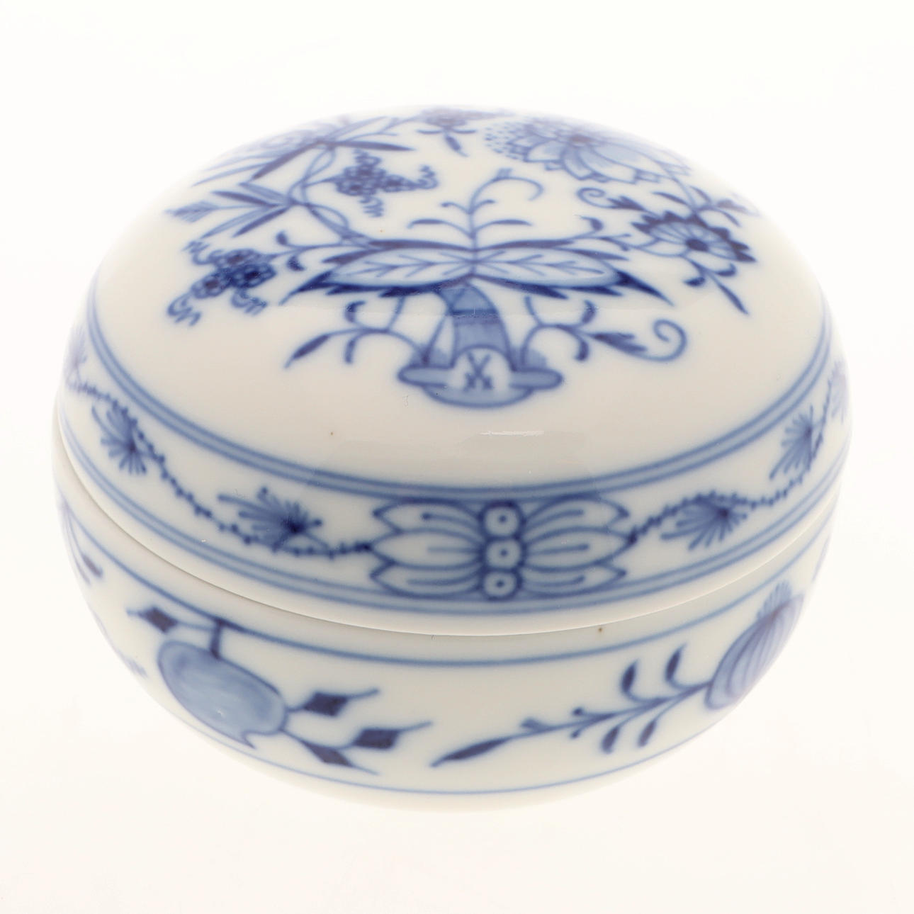 LOCKASK, Onion pattern, porcelain, Meissen, Germany.