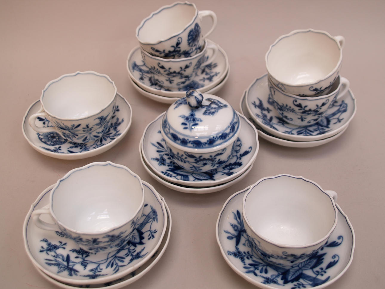 7 KAFFEKOPPAR MED 10 FAT, SOCKERSKÅL - MEISSEN.