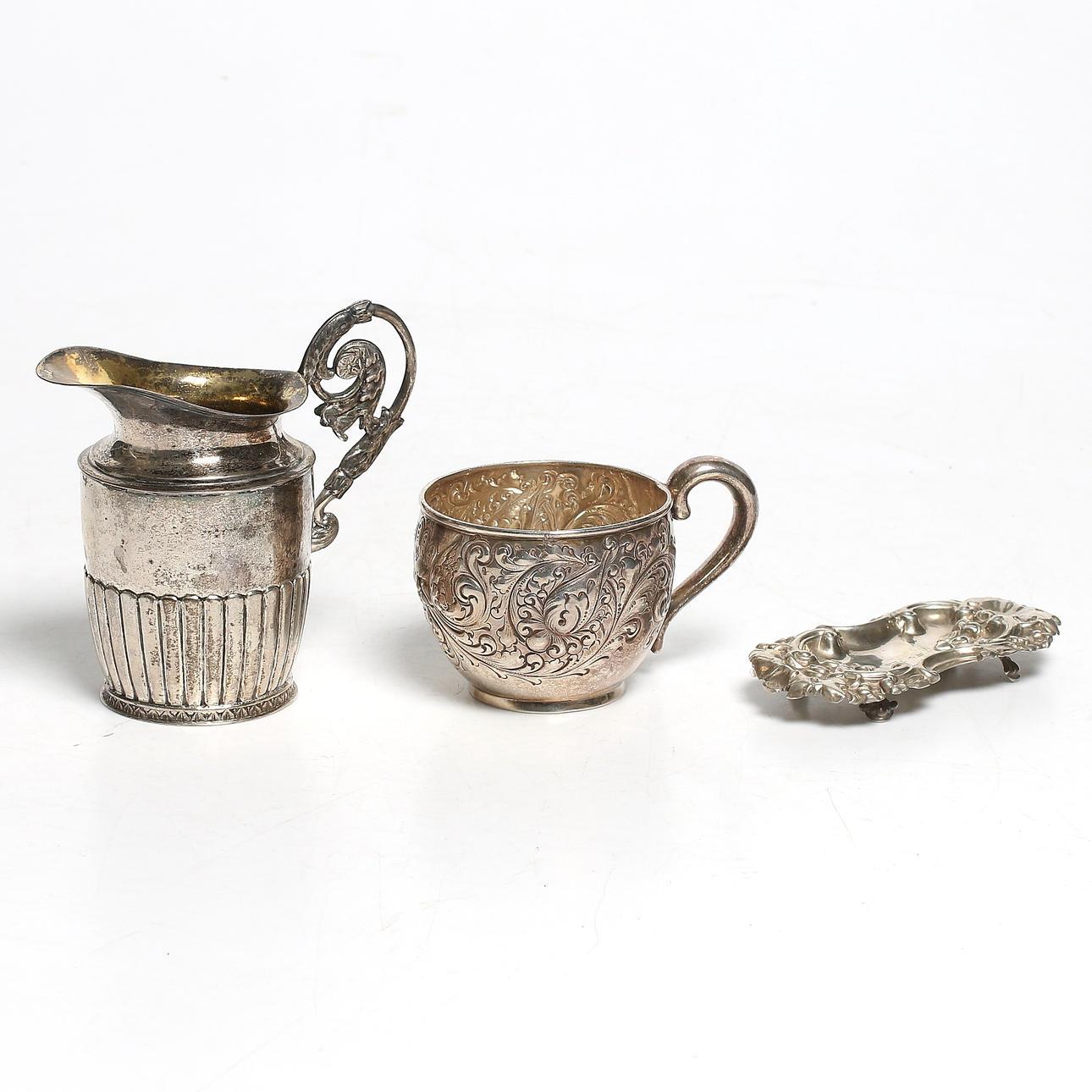 SILVERFÖREMÅL, 3 delar, silver. Bl.a. sterling, Howard & Co, O.W.K, 18/1900-tal. Vikt 285 gram.