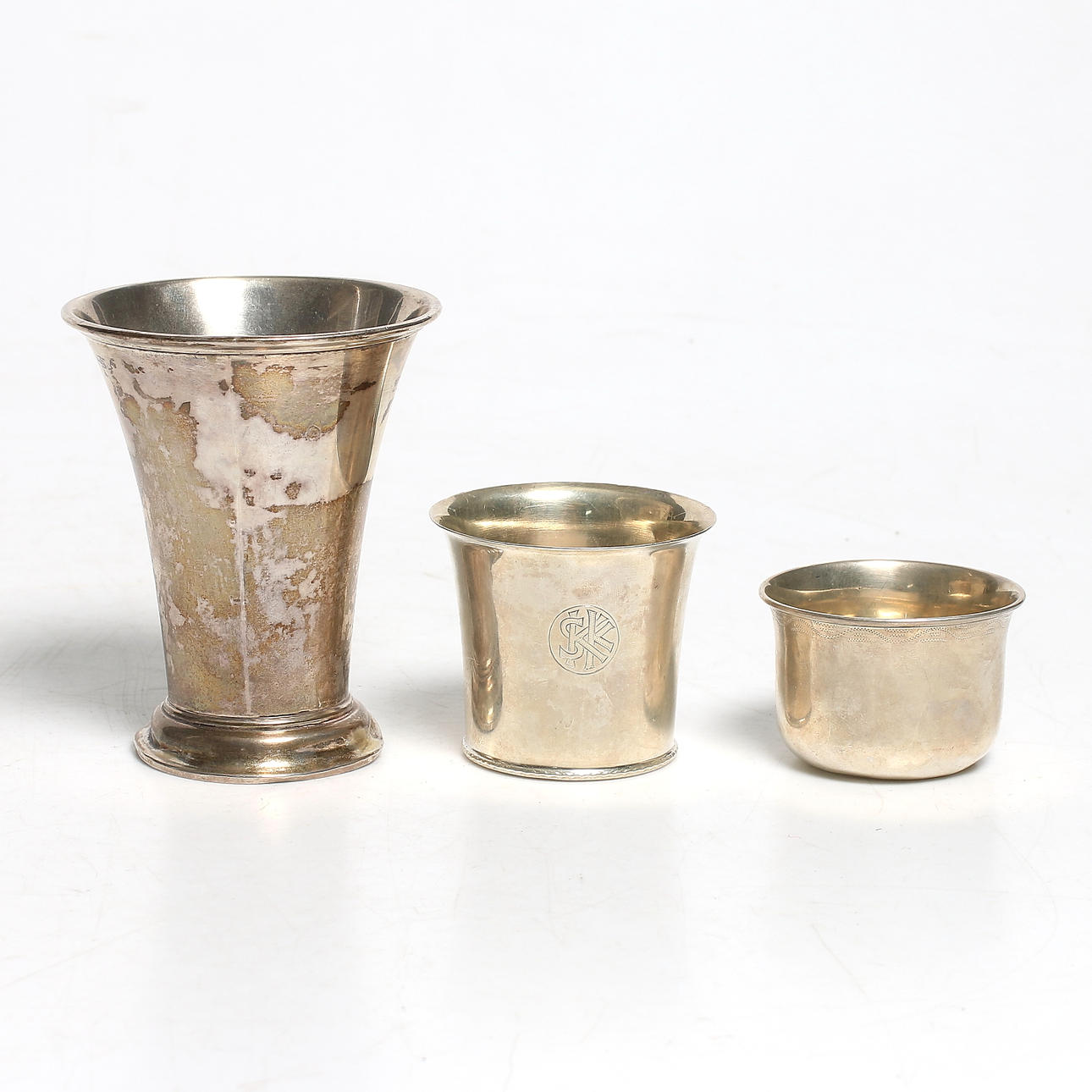 BÄGARE, 3 delar, silver, bl.a. C.G. Hallberg, L.Axelson. Reibing. Vikt 160 gram.