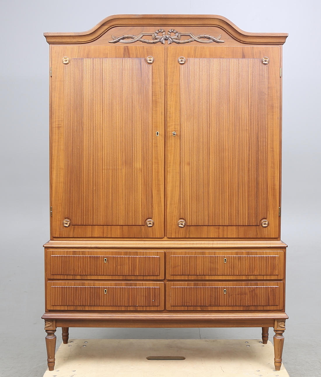 MATSALSSKÅP, gustaviansk stil, 1900-tal.