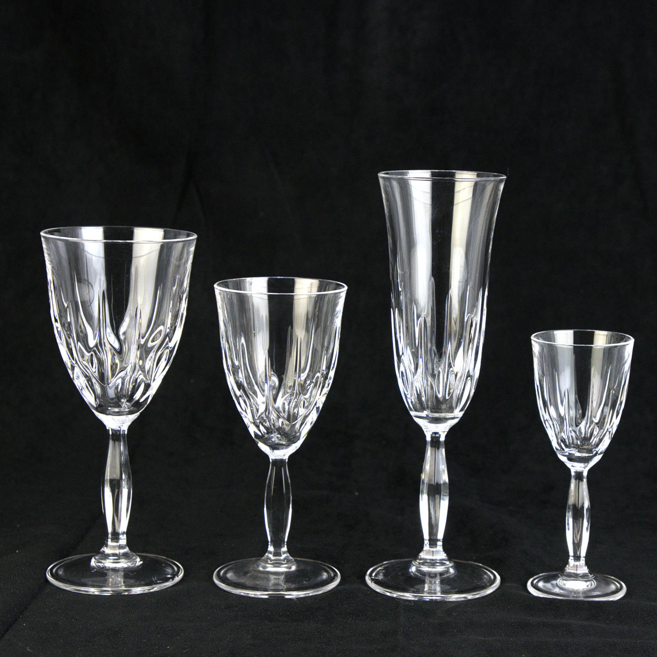 A glass tableware set, 34 pieces, 20th century.