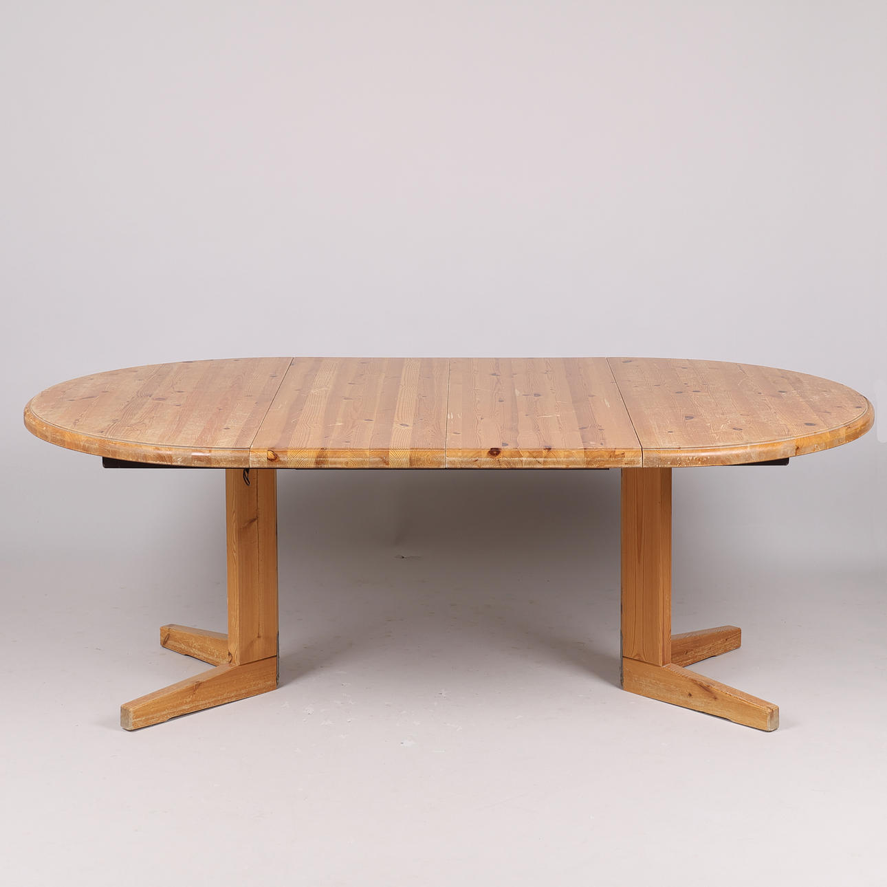 Circular dining table made of solid pine with pull-out, Danish furniture manufacturer, Denmark, second half of the 20th century (1+2).