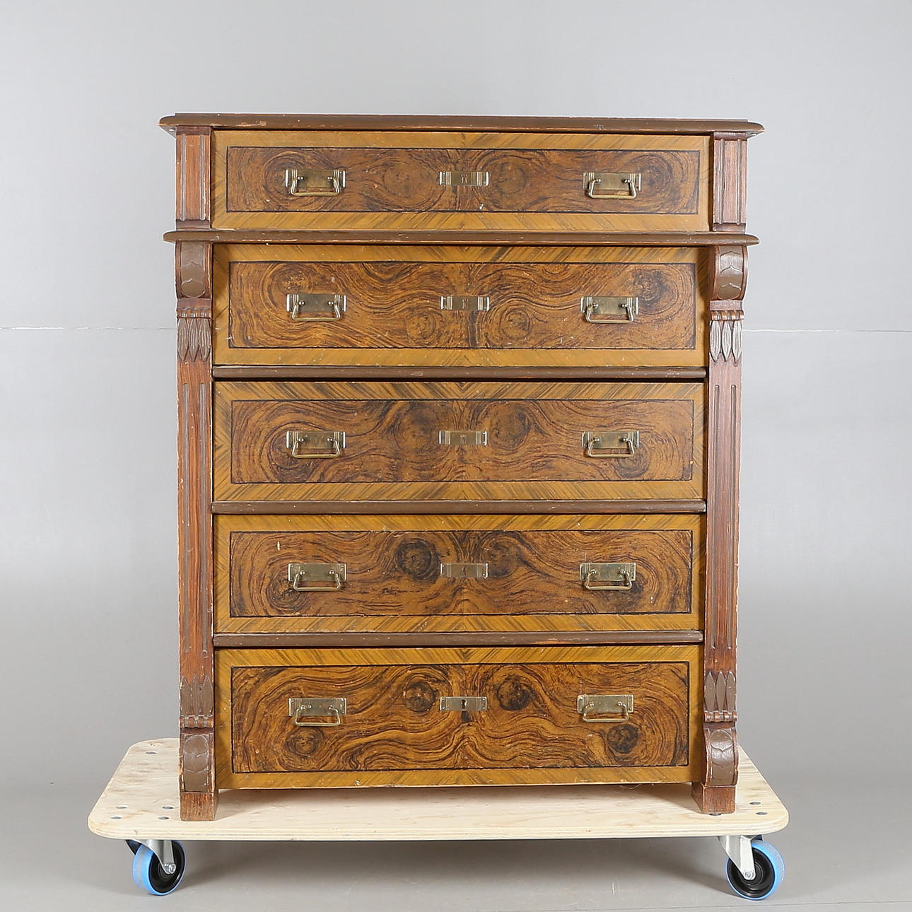 BYRÅ, trä, 1900-talets första hälft.