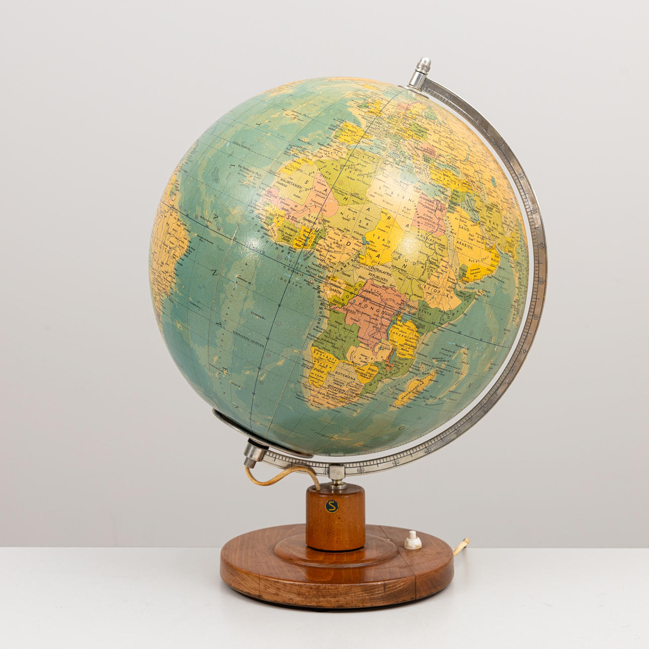 A Räth globe, Germany, mid 20th century.
