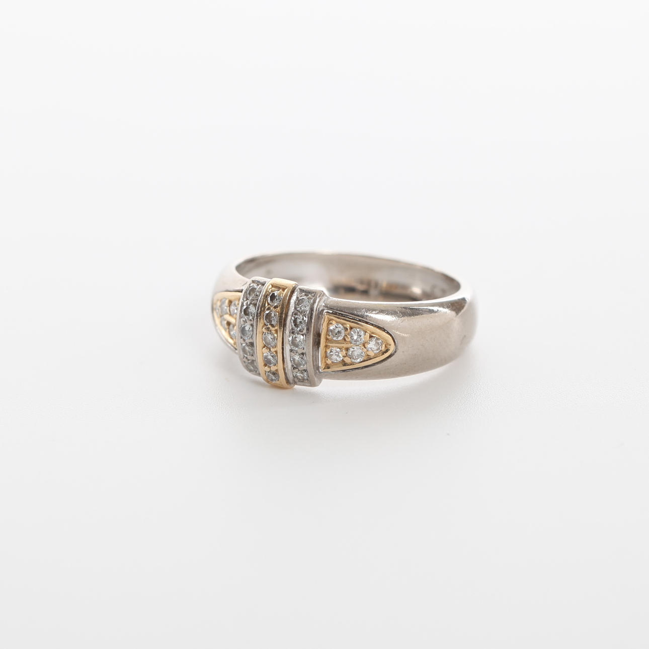 RING MED BRILJANTER, 18K röd- och vitguld, Heribert Engelbert ...