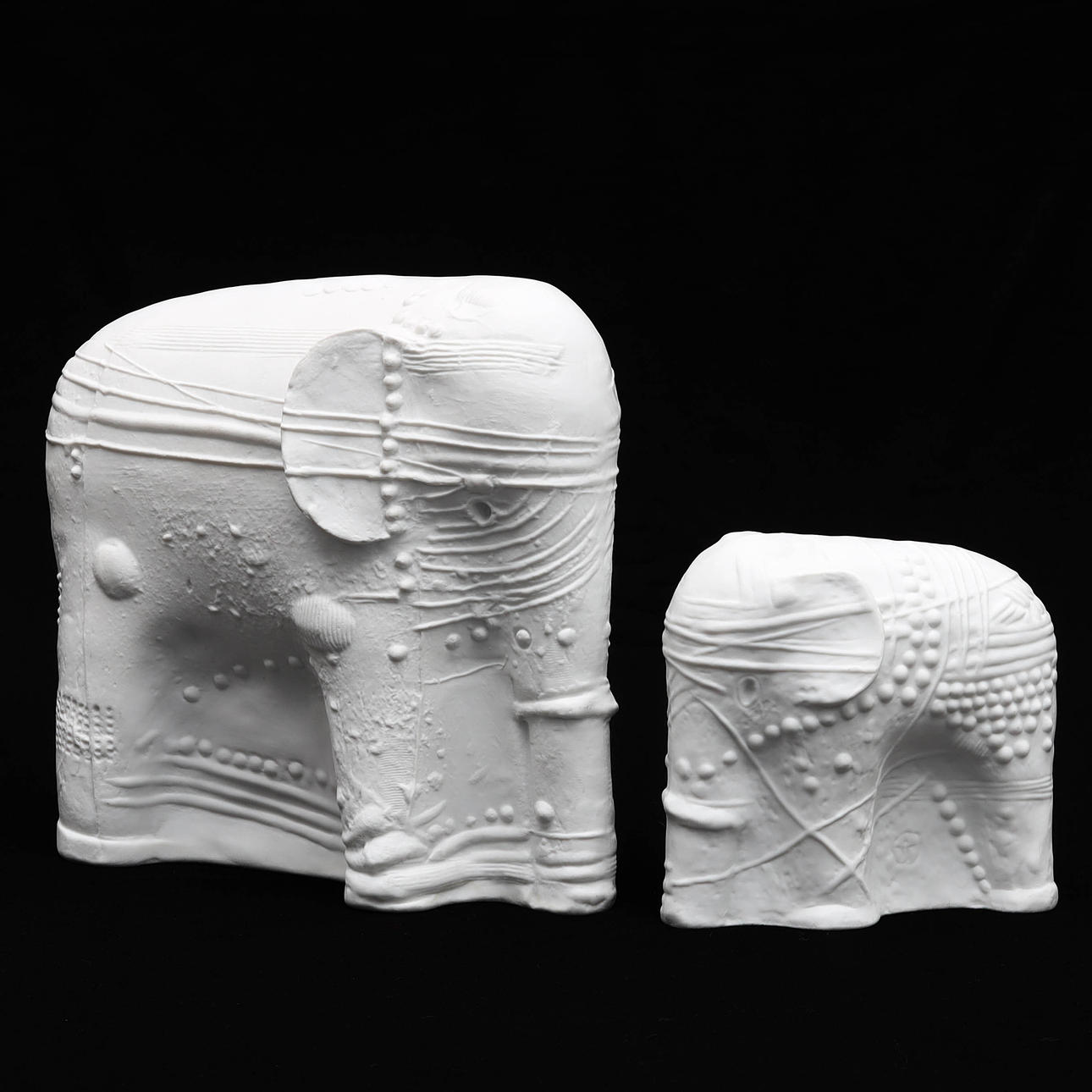 BERTIL VALLIEN. Two “Elephants” figurines, from the series Terra, Rörstrand.