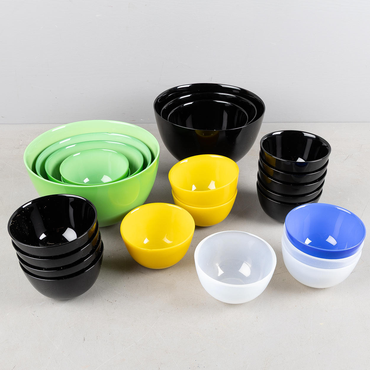 SVEN PALMQVIST. Bowls, different sizes, 24 pcs, “Colora”, Orrefors.