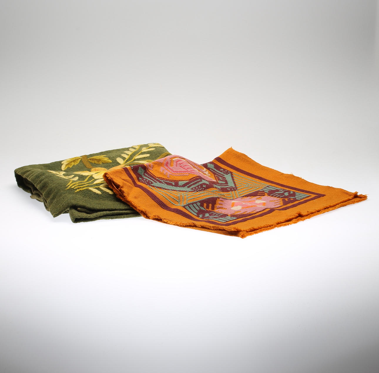 TEXTIL, 2 st, ylle, Jugend, 1900-talets början.