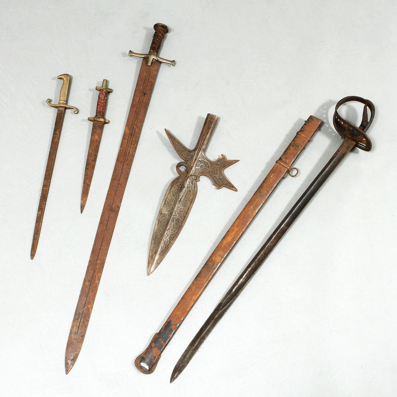 BLANKVAPEN, 5 delar, 1800/1900-tal.