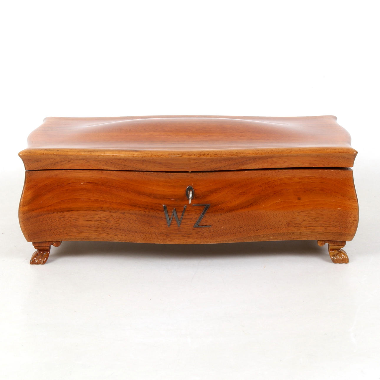 A rococo style pipschatull, first half of the 20th century.