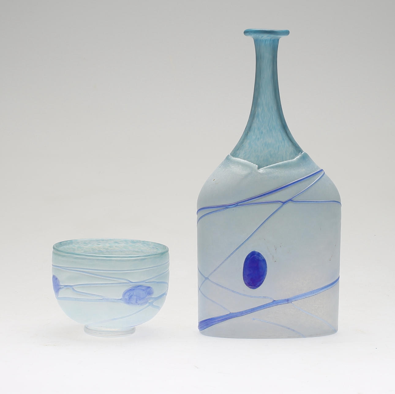 FLASKA samt SKÅL, glas, "Galaxy Blue", Bertil Vallien, Kosta Boda.